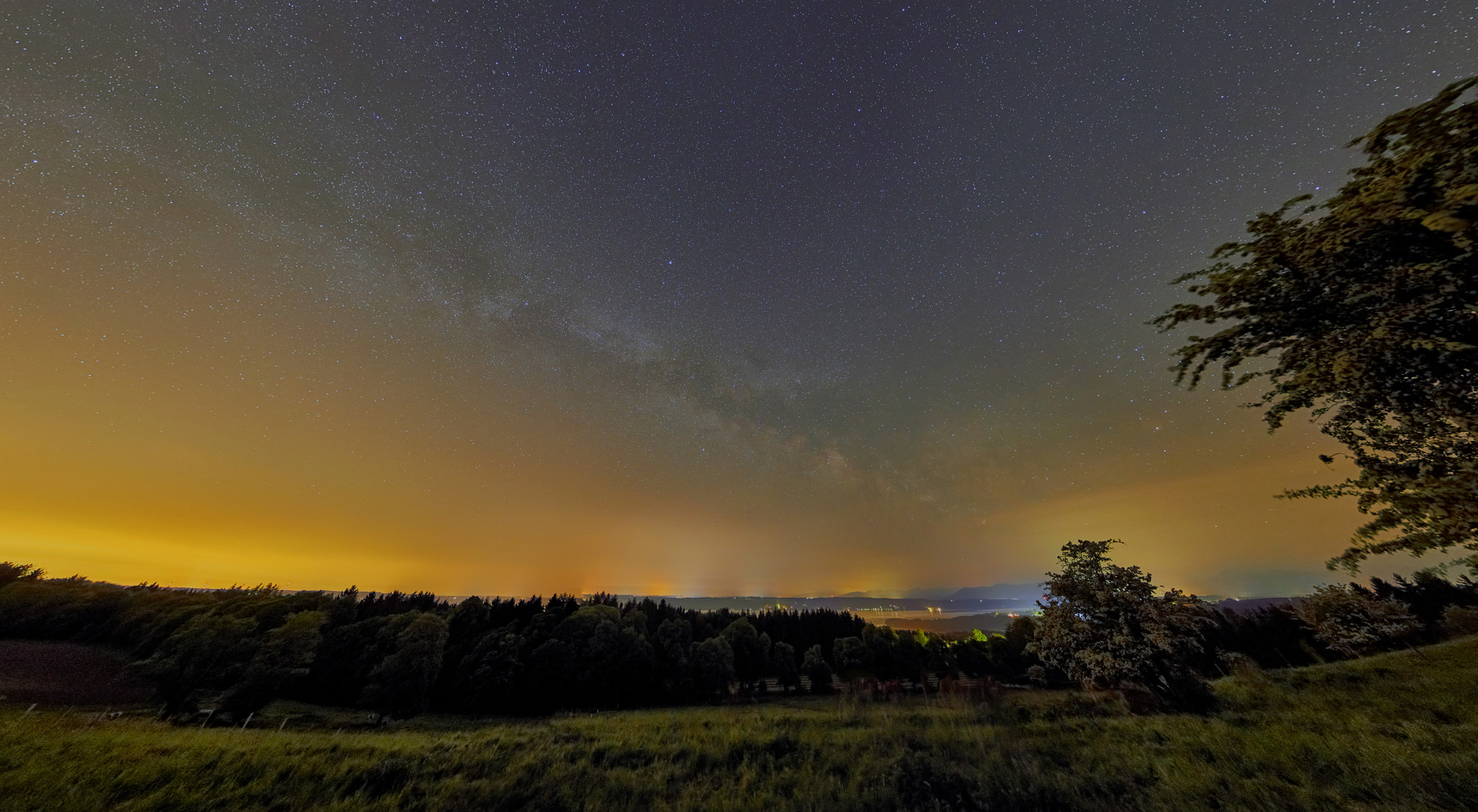 Milky Way near Munich and heavy light pollution near the big city